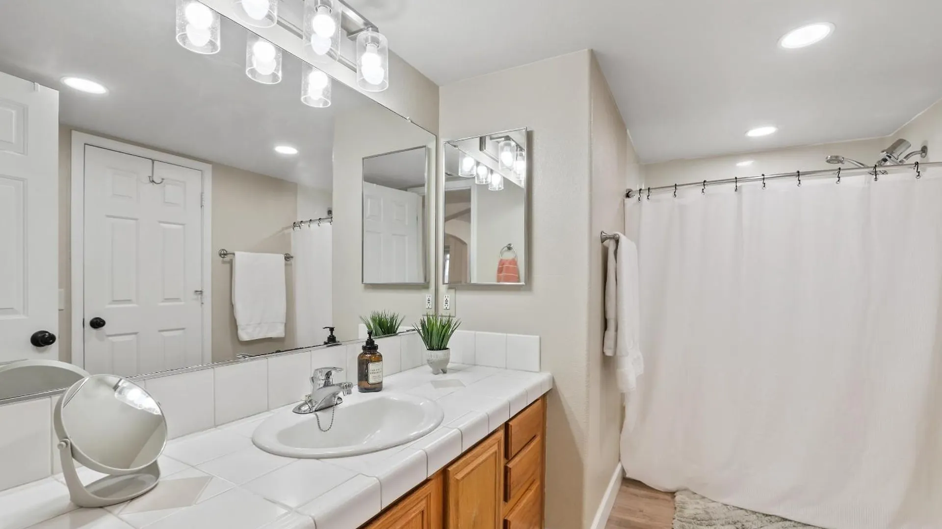 Apartment Furnished Home Away From Home Reno